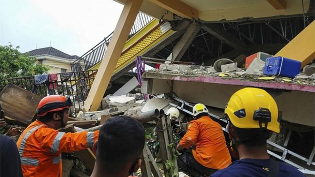 Động đất rung chuyển miền Đông Nam Indonesia - Ảnh 1.