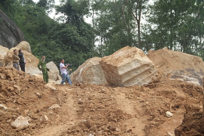 Bình Định: Xử lý nghiêm tình trạng khai thác đá trái phép trên núi Hòn Chà - Ảnh 2.