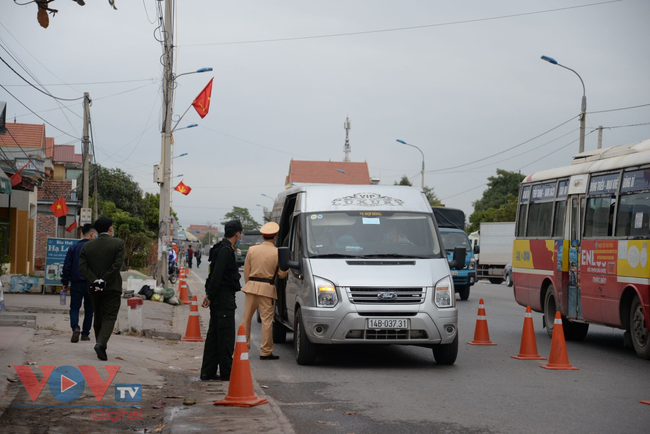 Tạm dừng các hoạt động vận tải khách đường bộ, đường thủy trên địa bàn tỉnh Quảng Ninh - Ảnh 1.