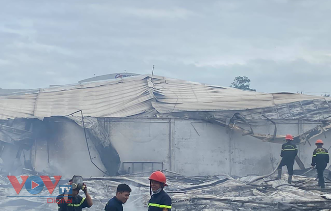Cháy Công ty may thiệt hại 10 tỷ đồng ở Bình Định - Ảnh 1.