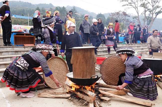 Độc đáo Lễ hội giã bánh dày trên vùng cao Mù Cang Chải - Ảnh 3.