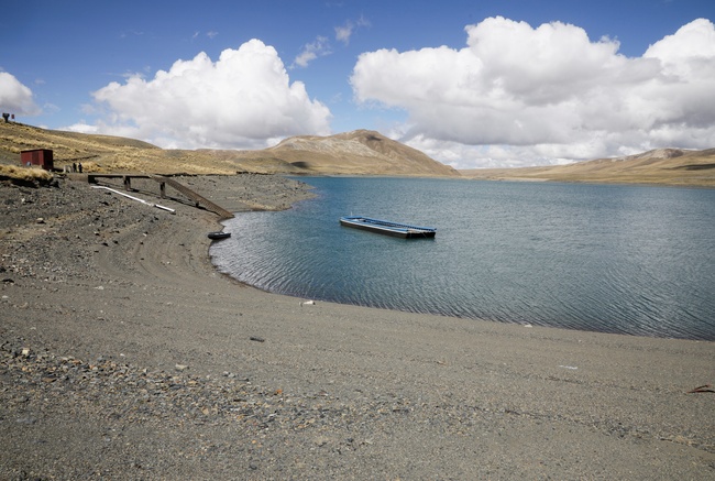 Biến đổi khí hậu đã khiến sông băng Tuni ở Bolivia đang ngày càng thu hẹp nhanh hơn so với dự báo. Ảnh: REUTERS