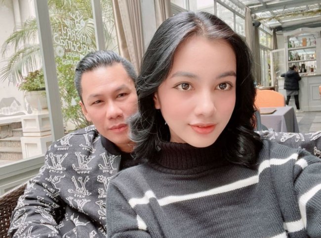 Hậu 'đường ai nấy đi', chồng cũ Lệ Quyên hẹn hò thí sinh Hoa hậu Việt Nam 2020 Cẩm Đan, kém nhau tận 27 tuổi - Ảnh 1.