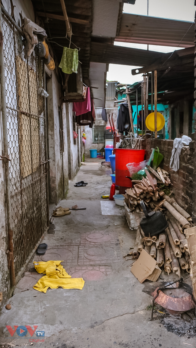 Cuộc sống người dân khu &quot;ổ chuột&quot; xập xệ nhất nhì Hà Nội trong những ngày giá rét đỉnh điểm - Ảnh 11.
