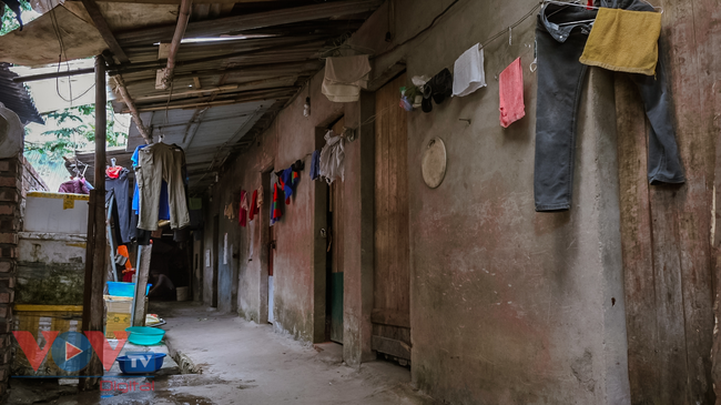 Cuộc sống người dân khu ổ chuột xập xệ nhất Hà Nội trong những ngày giá rét đỉnh điểm - Ảnh 13.