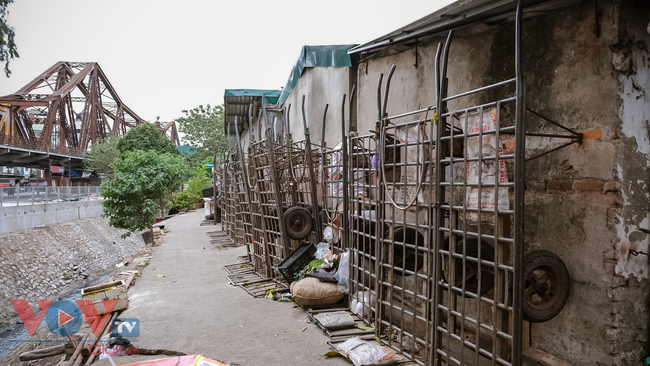 Cuộc sống người dân khu &quot;ổ chuột&quot; xập xệ nhất nhì Hà Nội trong những ngày giá rét đỉnh điểm - Ảnh 12.