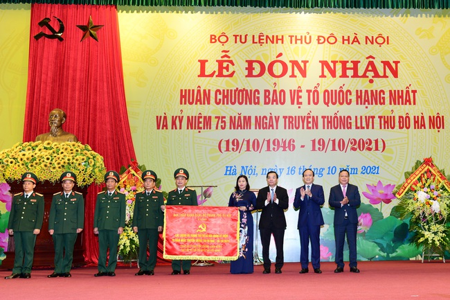 Phát huy truyền thống anh hùng, xây dựng Lực lượng vũ trang Thủ đô Hà Nội vững mạnh - Ảnh 1.