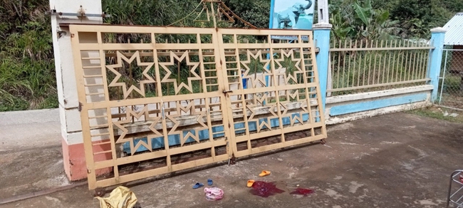 Quảng Nam: Yêu cầu rà soát cơ sở vật chất trường học sau vụ sập cổng làm chết 1 học sinh - Ảnh 2.