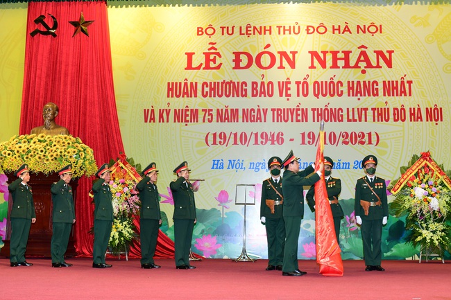 Phát huy truyền thống anh hùng, xây dựng Lực lượng vũ trang Thủ đô Hà Nội vững mạnh - Ảnh 1.