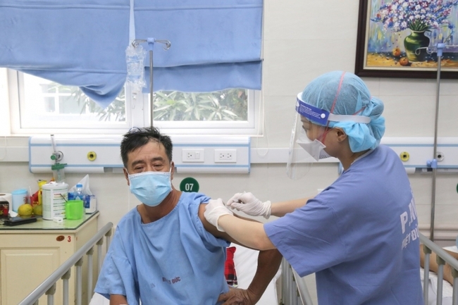 Bệnh viện Hữu nghị Việt Đức khám chữa bệnh trở lại từ 0h ngày 18/10 - Ảnh 2.