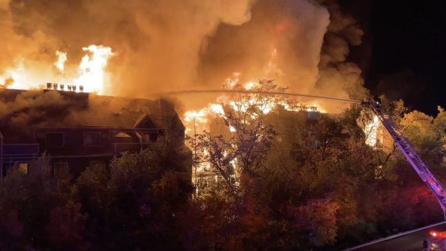 Mỹ: Cháy lớn thiêu rụi chung cư cao cấp ở bang Colorado - Ảnh 3.
