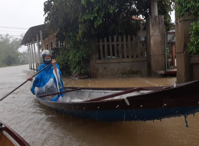 Mưa lớn gây ngập một số nơi ở Thừa Thiên Huế - Ảnh 4.