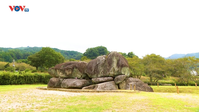 Những Nét Đẹp Vùng Kansai Nhật Bản: Lăng mộ cổ Ishibutai - Ảnh 2.