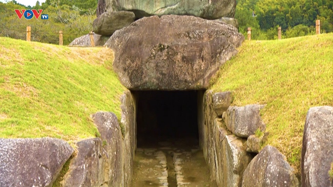 Những Nét Đẹp Vùng Kansai Nhật Bản: Lăng mộ cổ Ishibutai - Ảnh 3.