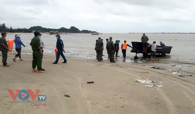 Thi thể 3 nạn nhân mất tích ở cửa biển Sa Cần, tỉnh Quảng Ngãi được phát hiện ở bờ biển huyện Núi Thành, tỉnh Quảng Nam.jpg