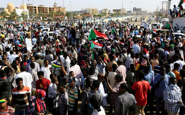 Sudan: Đảo chính quân sự, người dân biểu tình, quốc tế phản đối - Ảnh 3.