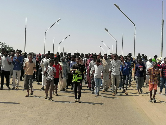 LHQ kêu gọi quân đội khôi phục chính quyền dân sự tại Sudan - Ảnh 1.