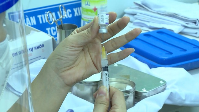Bộ Y tế ban hành hướng dẫn sửa đổi về khám sàng lọc trước tiêm vaccine COVID-19 cho trẻ   - Ảnh 1.