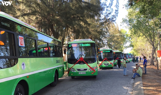 Bốn tuyến xe buýt đầu tiên được hoạt động trở lại tại TP.HCM - Ảnh 2.