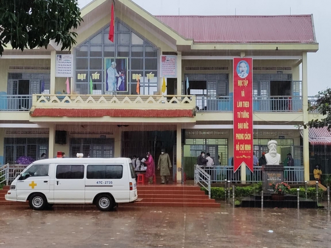 Phát hiện chùm ca mắc Covid-19, huyện Cư Mgar (Đắk Lắk) phong tỏa 1 trường học - Ảnh 2.