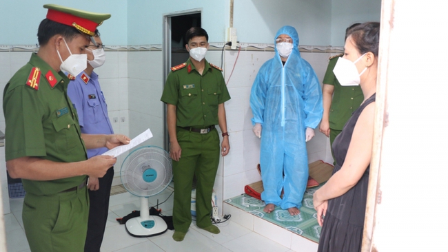 Khởi tố, bắt tạm giam nguyên kế toán Trung tâm Giáo dục thường xuyên tỉnh Bình Phước - Ảnh 2.