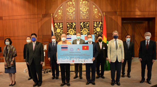 Thái Lan trao tặng vật tư y tế trị giá 75.000 USD cho Việt Nam - Ảnh 2.