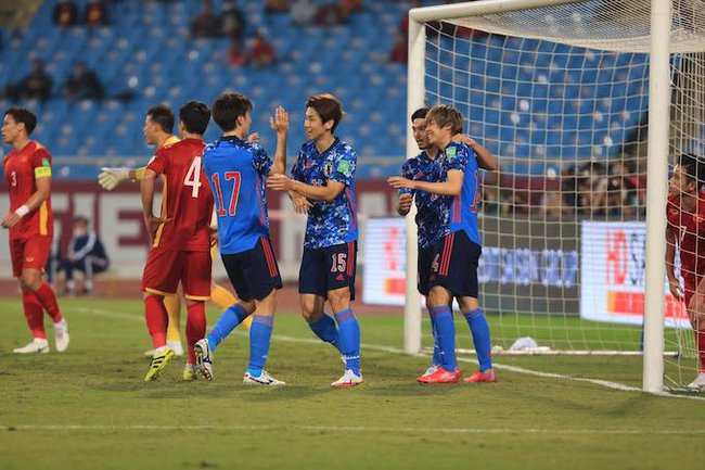 Kết quả Việt Nam 0-1 Nhật Bản: Đội bóng xứ Phù Tang giành 3 điểm nhọc nhằn - Ảnh 1.
