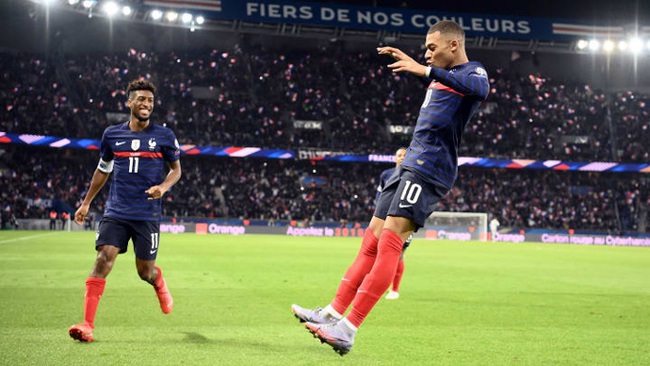 Kết quả Pháp 8-0 Kazakhstan: Les Bleus giành vé đi World Cup trong mưa bàn thắng - Ảnh 1.