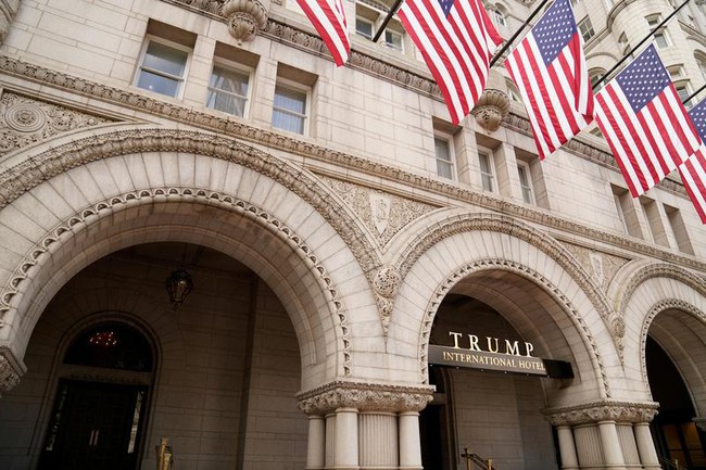 Tổ chức Trump đạt được thỏa thuận trị giá 375 triệu USD để bán khách sạn ở Washington DC - Ảnh 1.
