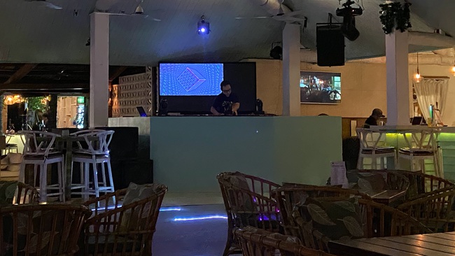 Khánh Hòa: Cho phép mở lại quán bar, vũ trường, karaoke - Ảnh 1.
