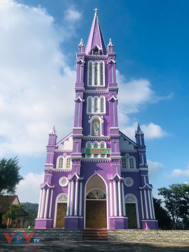Ghé thăm nhà thờ màu tím ở miền tây Nghệ An - Ảnh 2.