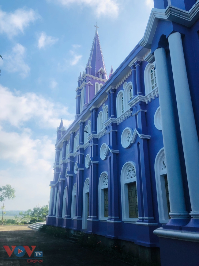 Ghé thăm nhà thờ màu tím ở miền tây Nghệ An - Ảnh 3.