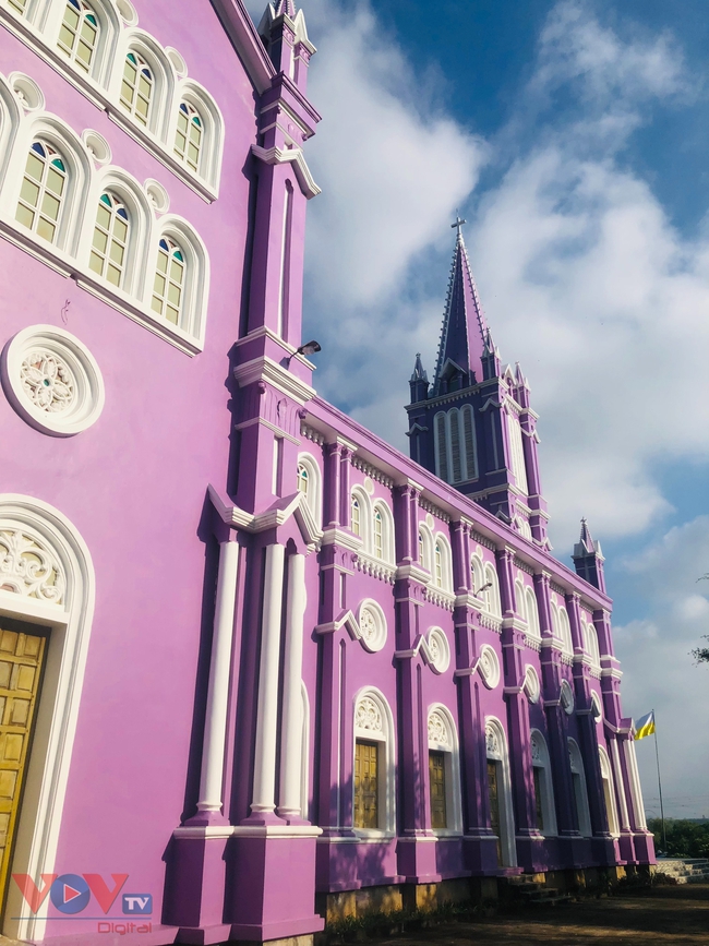 Ghé thăm nhà thờ màu tím ở miền tây Nghệ An - Ảnh 6.