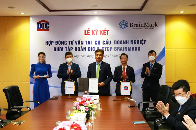 Tăng trưởng bền vững, Tập đoàn DIC vào top 50 Doanh nghiệp lợi nhuận tốt nhất Việt Nam - Ảnh 3.