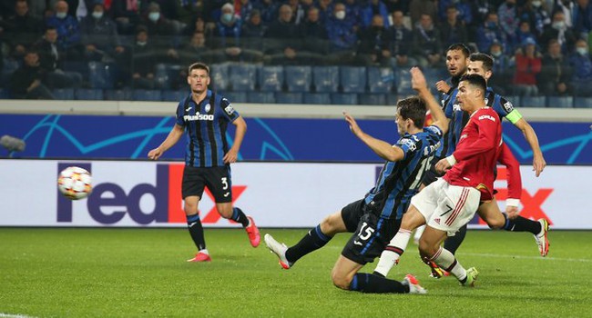 Kết quả bóng đá Atalanta 2-2 Man United: Ronaldo lập cú đúp, Man United run rẩy giữ đỉnh bảng - Ảnh 1.