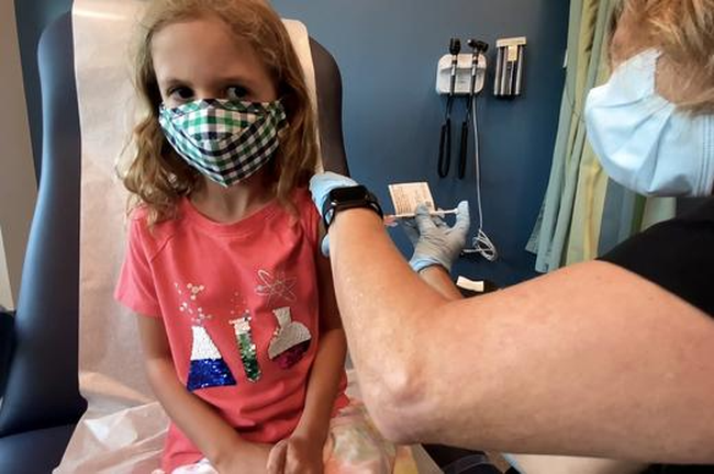 Trẻ em từ 5 tới 11 tuổi ở Mỹ có thể được tiêm vaccine của Pfizer trong tuần này - Ảnh 1.