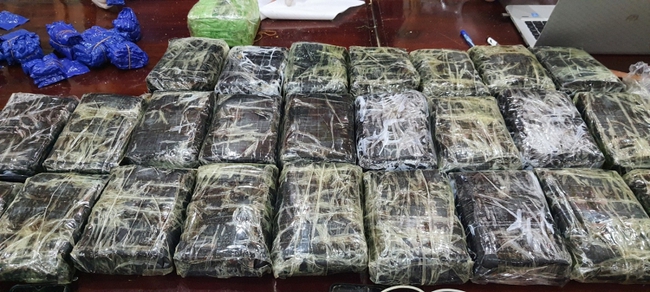 Lào Cai: Thêm 2 đối tượng vận chuyển 180.000 viên ma túy tổng hợp bị bắt giữ - Ảnh 2.