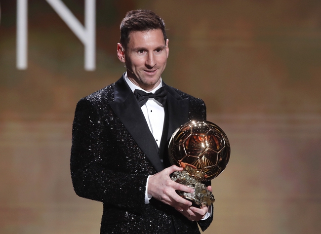 Lionel Messi giành Quả bóng Vàng 2021 - Ảnh 1.