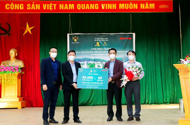 Tập đoàn Việt Mỹ tặng quà đồng bào nghèo tại huyện Lương Sơn, Hòa Bình - Ảnh 3.