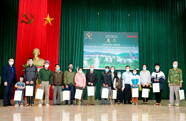 Tập đoàn Việt Mỹ tặng quà đồng bào nghèo tại huyện Lương Sơn, Hòa Bình - Ảnh 2.
