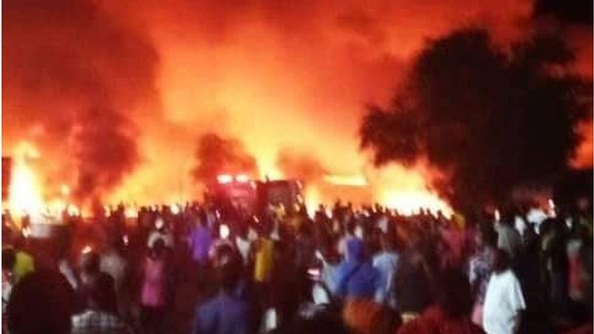 Ít nhất 84 người thiệt mạng trong thảm họa cháy nổ xe bồn tại Sierra Leone - Ảnh 1.