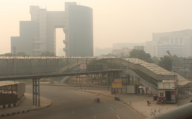 Ô nhiễm không khí tại New Delhi có thể làm tăng số ca Covid-19 nặng - Ảnh 2.