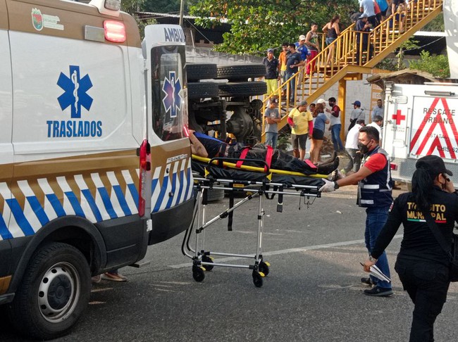 Hơn 100 người thương vong trong tai nạn đường bộ ở Mexico - Ảnh 1.