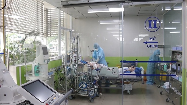 Quá tải bệnh nhân tại các cơ sở điều trị Covid-19 ở Hà Nội - Ảnh 1.