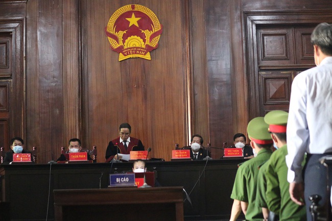 Vụ án SAGRI: Bị cáo Lê Tấn Hùng bị tuyên 25 năm tù, Trần Vĩnh Tuyến 6 năm tù - Ảnh 1.