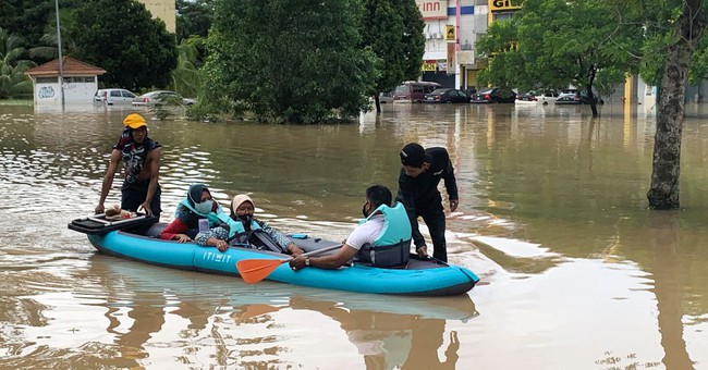 Lũ lụt gây thiệt hại nghiêm trọng tại Malaysia - Ảnh 1.