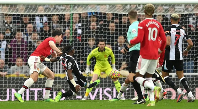 Kết quả Newcastle 1-1 Man United: Rangnick lần đầu mất điểm ở Ngoại hạng Anh - Ảnh 1.