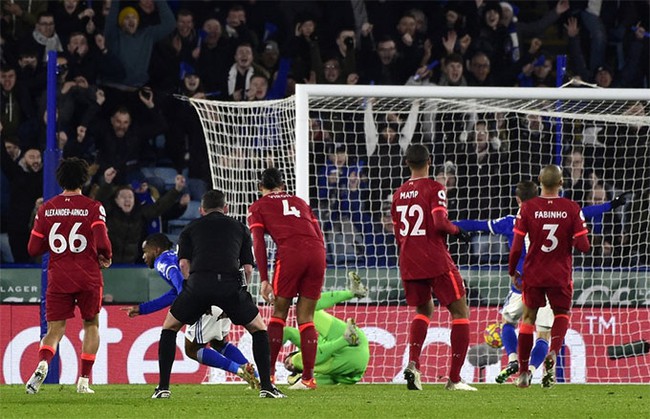 Kết quả Leicester 1-0 Liverpool: Salah đá hỏng phạt đền, Liverpool không thắng 2 trận liền ở Premier League - Ảnh 1.