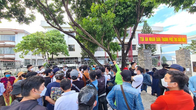 Youtuber hầu tòa vì cưỡng đoạt tài sản của bà Nguyễn Phương Hằng - Ảnh 4.