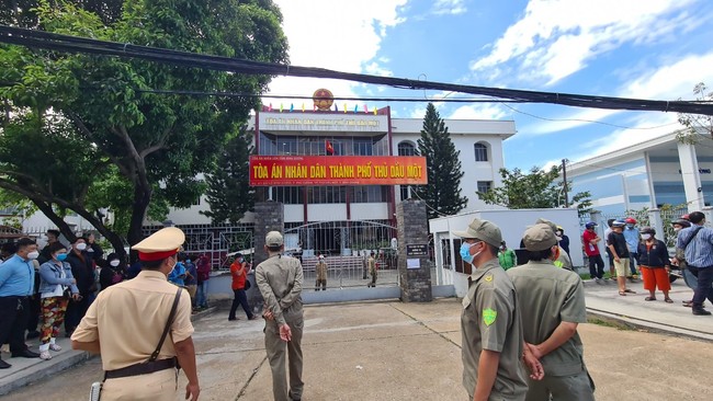 Youtuber hầu tòa vì cưỡng đoạt tài sản của bà Nguyễn Phương Hằng - Ảnh 3.